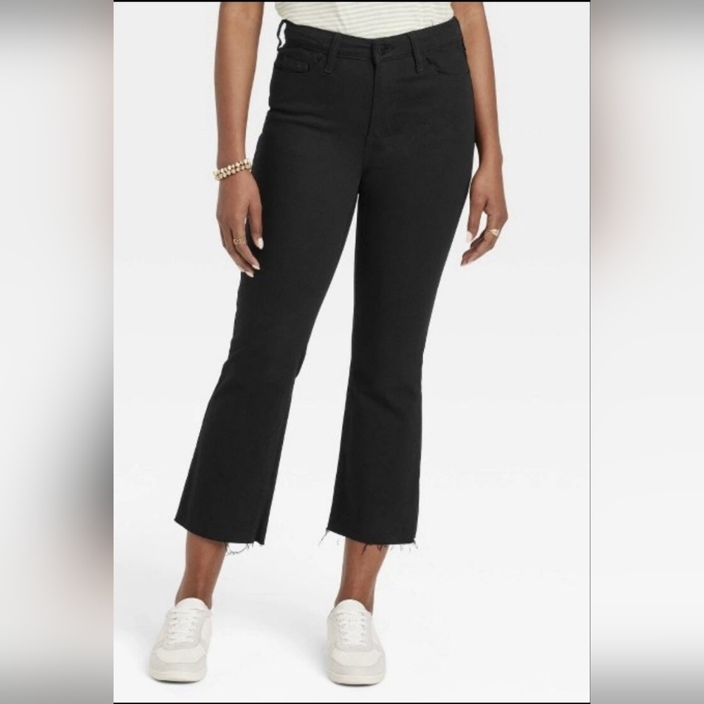 NWT Universal Thread Ankle Bootcut Size 6R No-Fade Black Denim Raw Hem Jeans